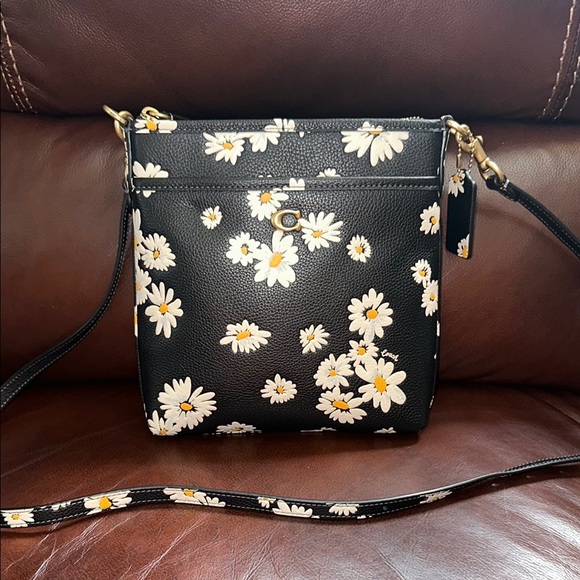🔥🔥🔥Coach Kitt Messenger Crossbody Bag With Floral Print